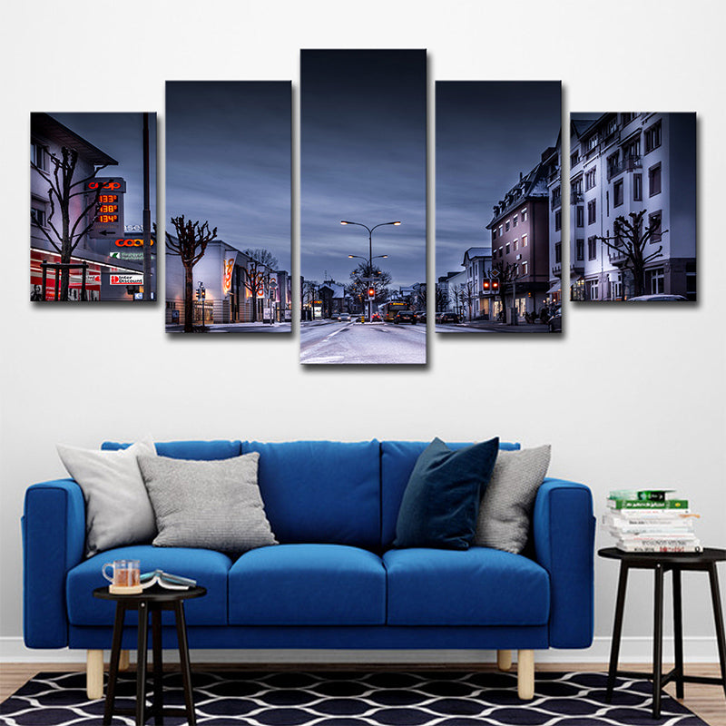 Vivolux | Winter City Street Leinwandkunst Zeitgenössische Mehrteilige Wanddekoration in Dunkelblau