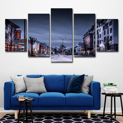 Vivolux | Winter City Street Leinwandkunst Zeitgenössische Mehrteilige Wanddekoration in Dunkelblau