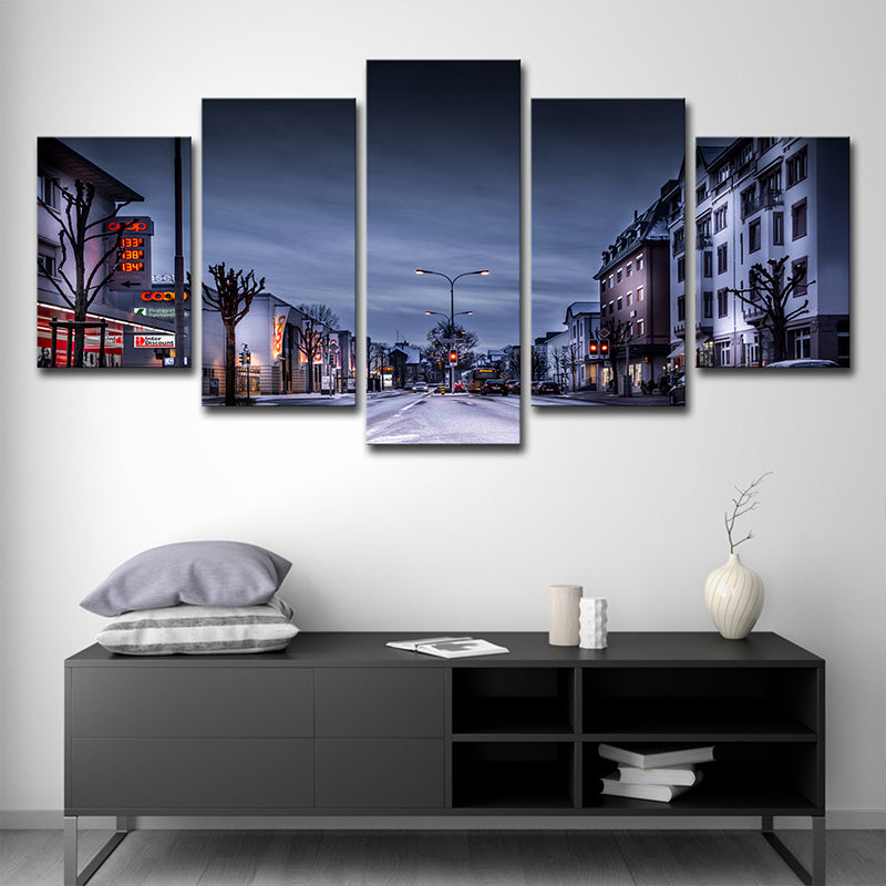 Vivolux | Winter City Street Leinwandkunst Zeitgenössische Mehrteilige Wanddekoration in Dunkelblau