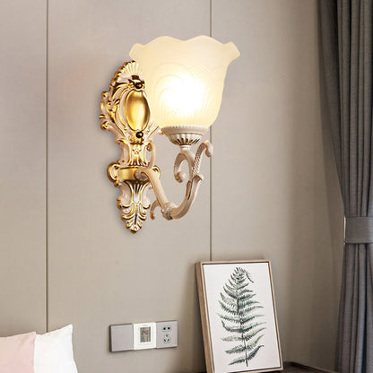 Vivolux | 1 Licht Bloom Wandlamp Vintage Messing/Beige Frosted Geribbeld Glas Wandverlichting met Gebogen Arm