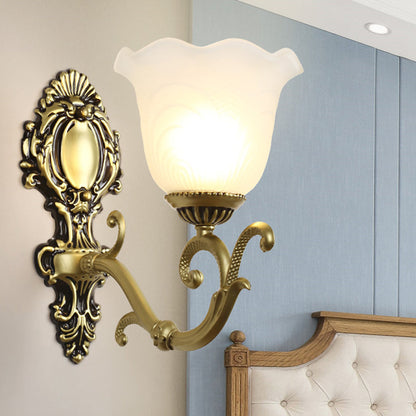 Vivolux | 1 Licht Bloom Wandlamp Vintage Messing/Beige Frosted Geribbeld Glas Wandverlichting met Gebogen Arm