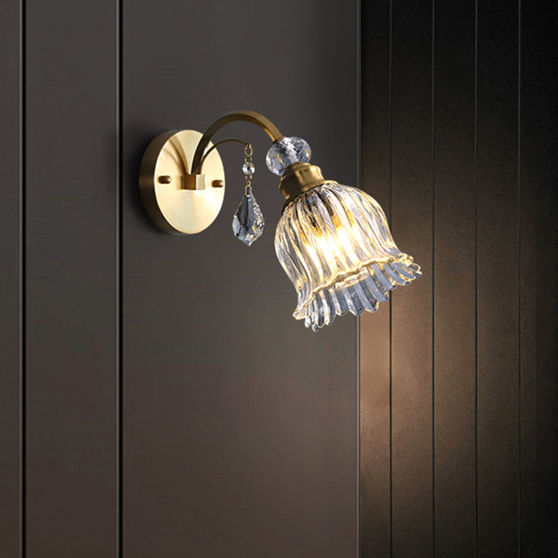 Vivolux | Warehouse Flower Wandlamp 1-Lamp Helder Geribbelde Glazen Wandgemonteerde Lamp met Kristal Druppel Decor in Messing