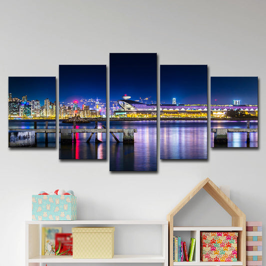 Vivolux | Foto-geprinte stedelijke canvas kunst met nachtlandschap van Kai Tak Cruise Terminal in blauw