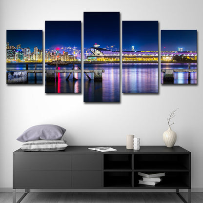 Vivolux | Foto-geprinte stedelijke canvas kunst met nachtlandschap van Kai Tak Cruise Terminal in blauw