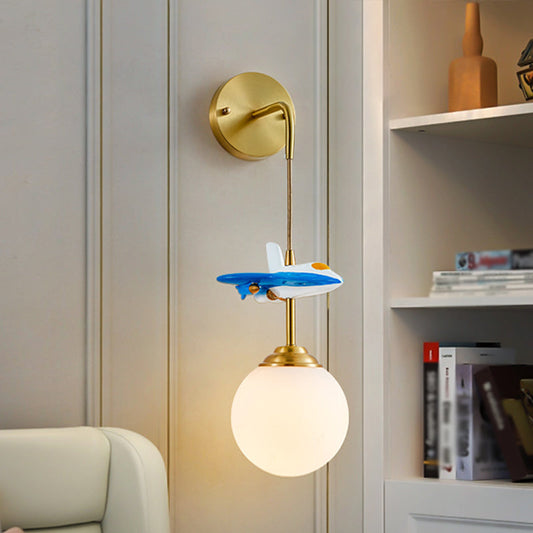 Vivolux | Weiße Glas Globe Wandbeleuchtung Cartoon 1-Licht Wandlampe mit Plane Dekor aus Messing