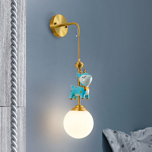 Vivolux | Opal Glas Wereld Muur Licht Armatuur Cartoon 1 Licht Gouden Wandlamp met Blauwe Herten Decor