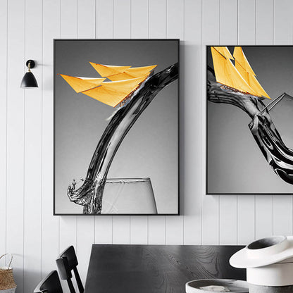 Vivolux | Leinwand Texturiertes Wanddekor Modernes Neuheitsboot, das in Weinglas fließt, Kunstdruck in Gelb