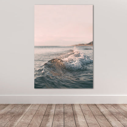 Vivolux | Zeitgenössischer Seascape Leinwanddruck Pink Fotografie Meeresspray und Wellen Wandkunst