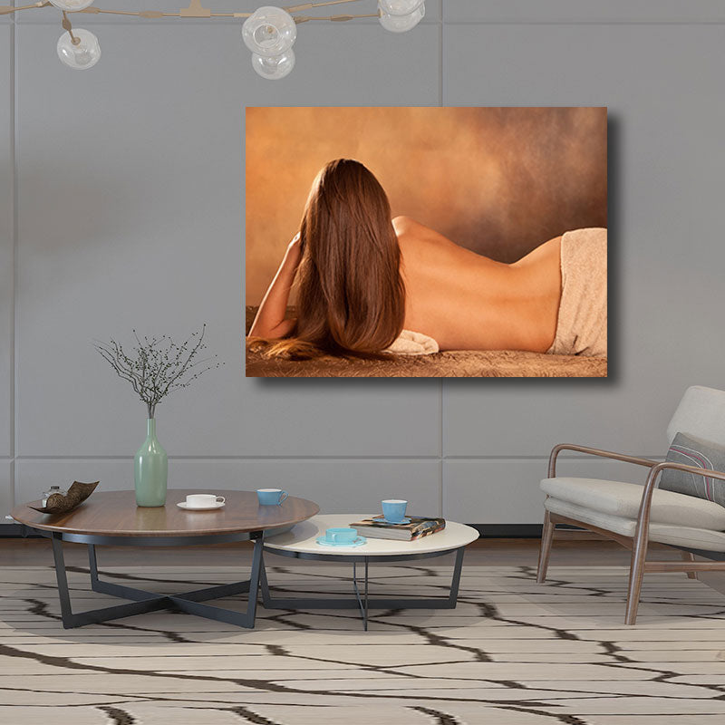 Vivolux | Fotografische Print Minimalisme Canvas Kunst Liggende Schoonheid in Geel voor Slaapkamer