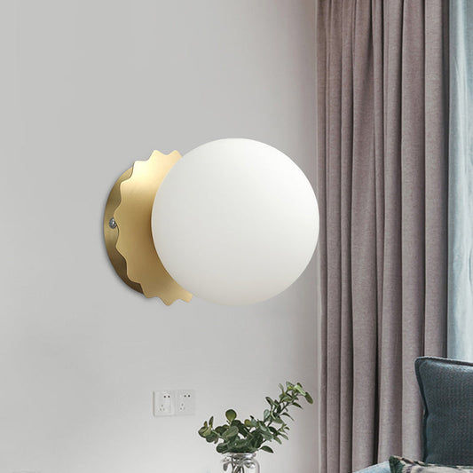 Vivolux | Witte glazen bol wandlamp moderne 1-lamp gouden wandverlichting voor slaapkamer