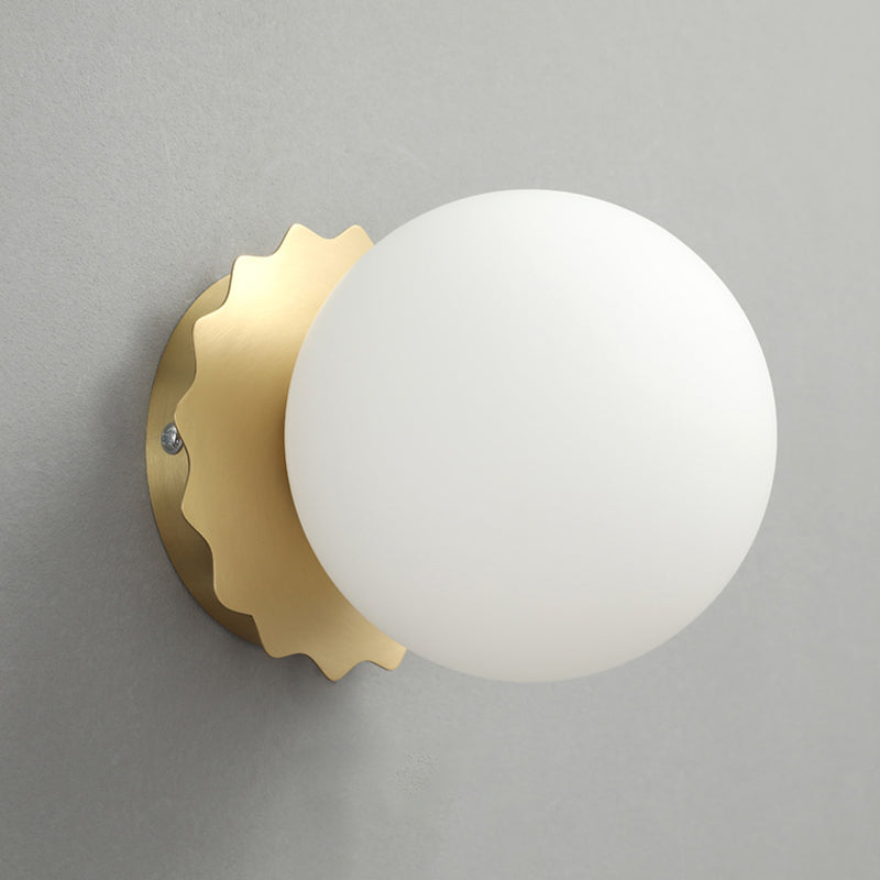 Vivolux | Witte glazen bol wandlamp moderne 1-lamp gouden wandverlichting voor slaapkamer