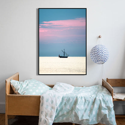 Vivolux | Foto Zonsondergang Oceaan Zeilboot Canvas Kunst Minimalistische Pittoreske Zeeweide Wanddecoratie in Zachte Kleur