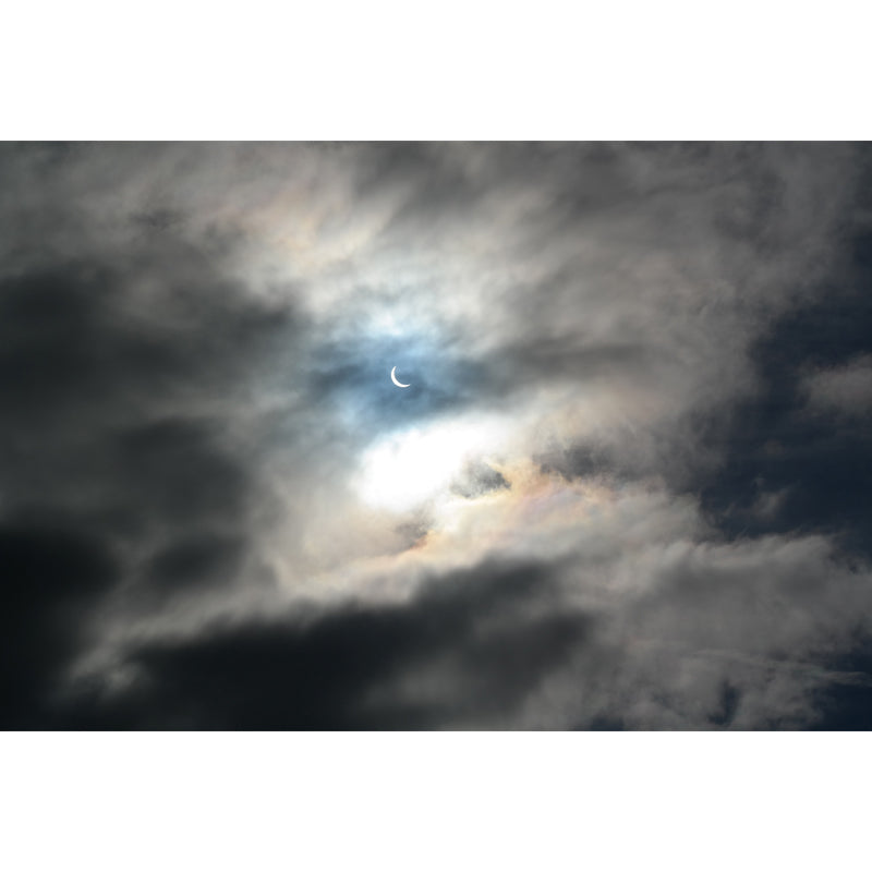 Vivolux | Modernistische Halve Maan Muur Grauw und Weiße Bewölkte Himmel Wanddekoration für Wohnzimmer
