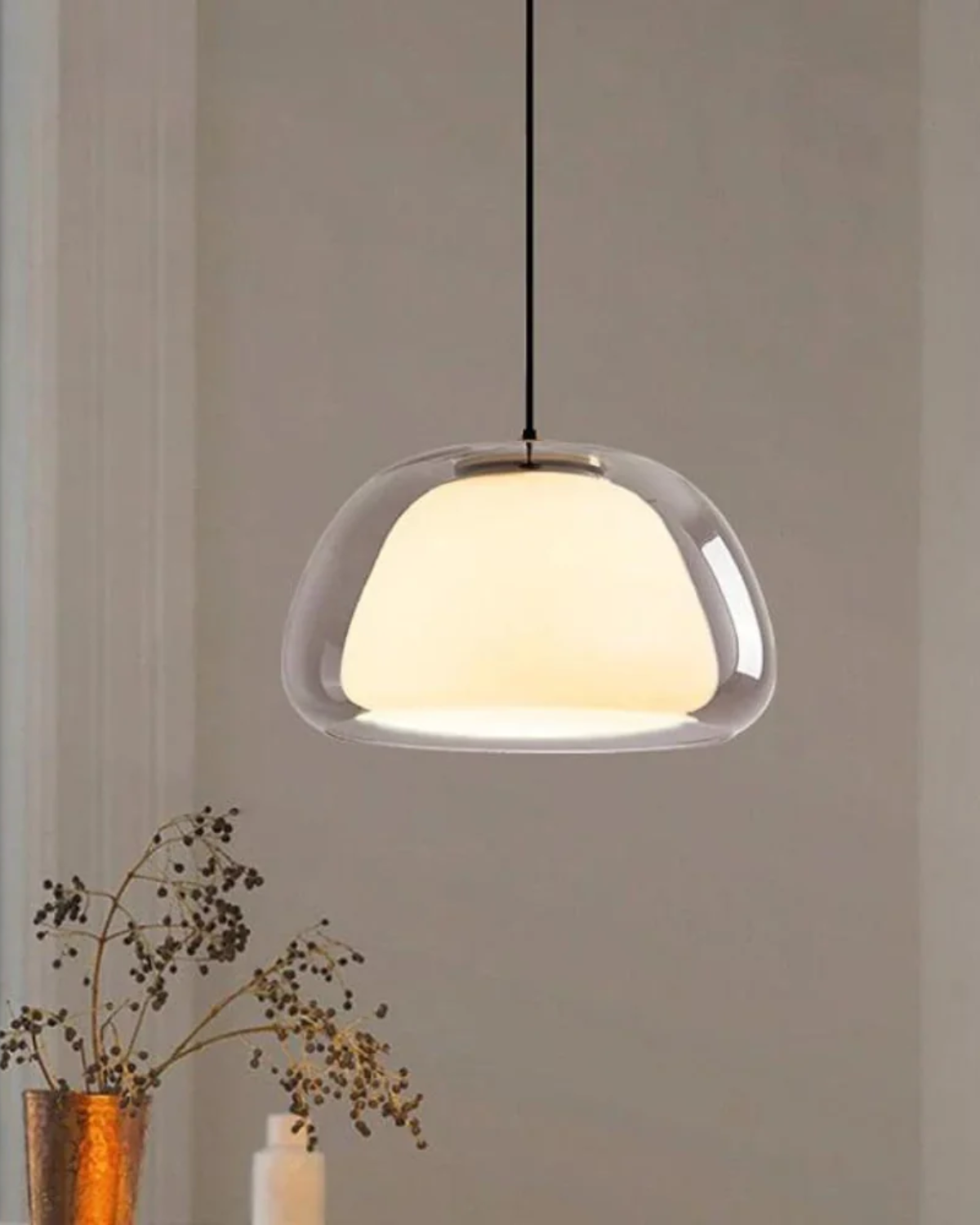 Vivolux | Elegante Lampe in Form einer Glaskuppel mit Kristallakzent