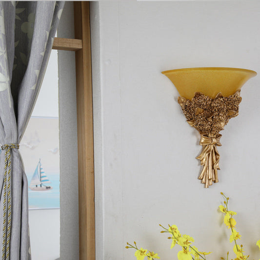 Vivolux | Vintage Brede Bel Muur Gemonteerde Lamp 1 Licht Amber/Melkglas Boeket Muurverlichtingsarmatuur in Goud/Multi-Kleur