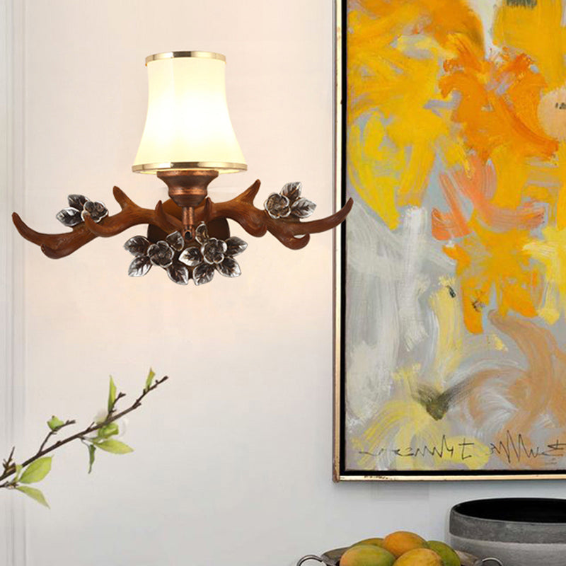 Vivolux | Braunes Geweih Wandleuchte Rustikal 1-Licht Harz Wandmontierte Lampe mit Getöntem Opalglas-Schirm