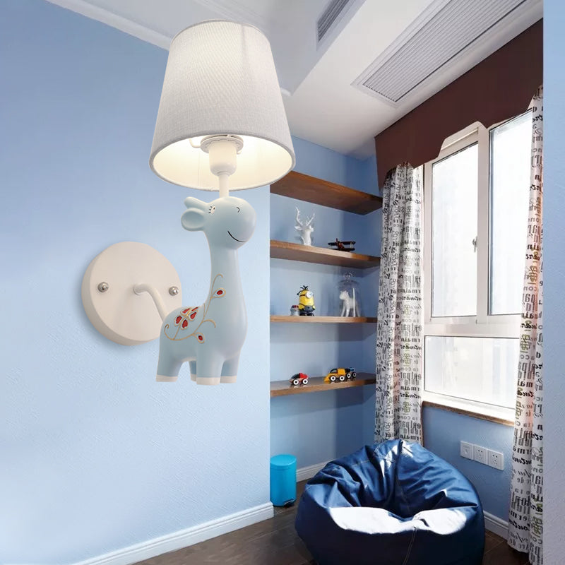 Vivolux | Giraffe Wandleuchte mit Stoffschirm 1 Licht Tier Harz Wandleuchte für Kinderzimmer Kindergarten