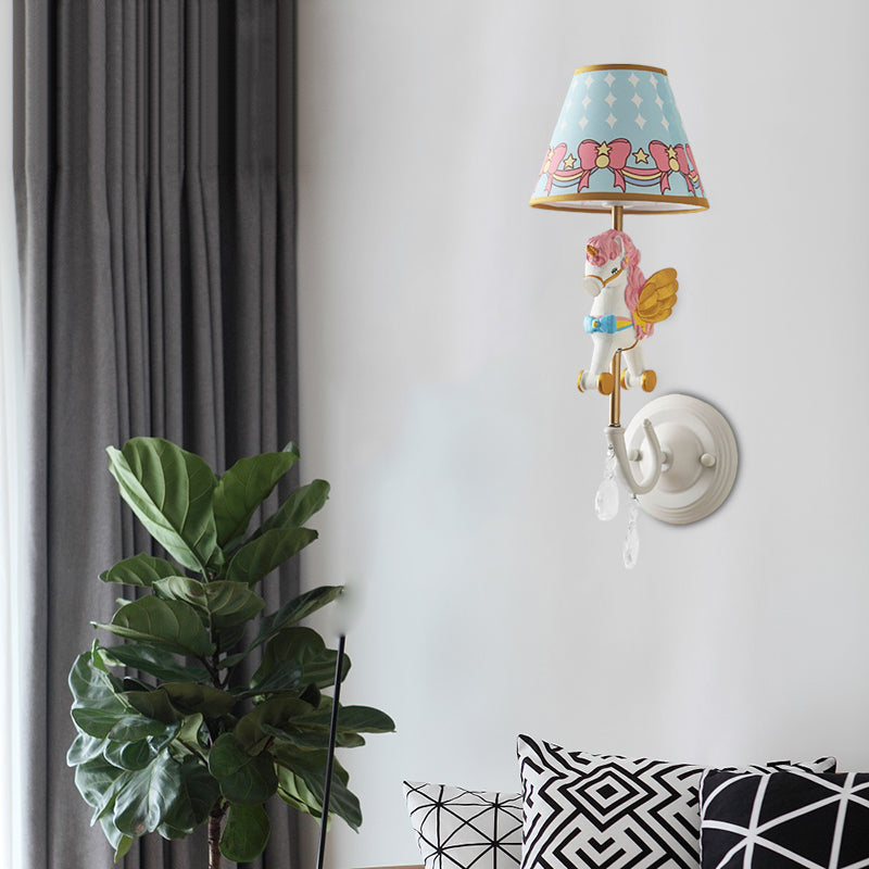 Vivolux | Cartoon Cone Wandlampe Fixture mit Einhorn Dekoration 1 Kopf Harz Wandleuchte in Gelb und Blau/Gelb und Pink/Gelb und Rot/Gelb und Weiß für Mädchen Schlafzimmer