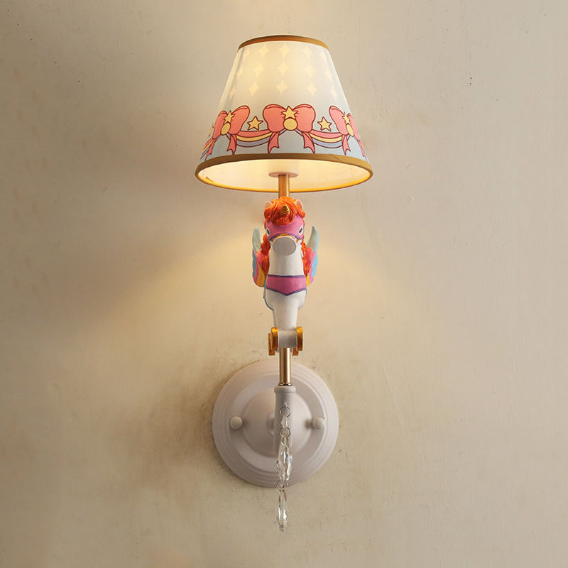 Vivolux | Cartoon Cone Wandlampe Fixture mit Einhorn Dekoration 1 Kopf Harz Wandleuchte in Gelb und Blau/Gelb und Pink/Gelb und Rot/Gelb und Weiß für Mädchen Schlafzimmer