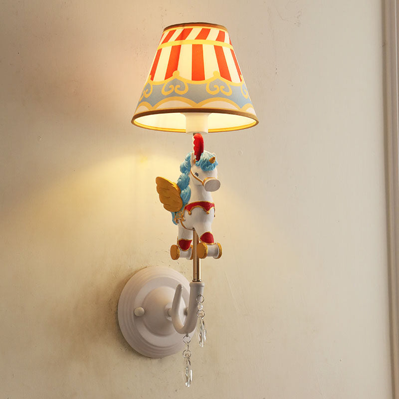 Vivolux | Cartoon Cone Wandlampe Fixture mit Einhorn Dekoration 1 Kopf Harz Wandleuchte in Gelb und Blau/Gelb und Pink/Gelb und Rot/Gelb und Weiß für Mädchen Schlafzimmer