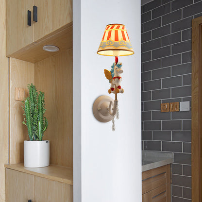Vivolux | Cartoon Cone Wandlampe Fixture mit Einhorn Dekoration 1 Kopf Harz Wandleuchte in Gelb und Blau/Gelb und Pink/Gelb und Rot/Gelb und Weiß für Mädchen Schlafzimmer