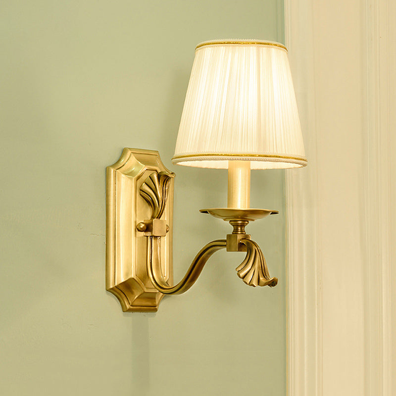 Vivolux | Faltender Stoff Kegel Wandlicht Traditionell 1/2-Glühbirne Wohnzimmer Wand Sconces mit Arm in Gold