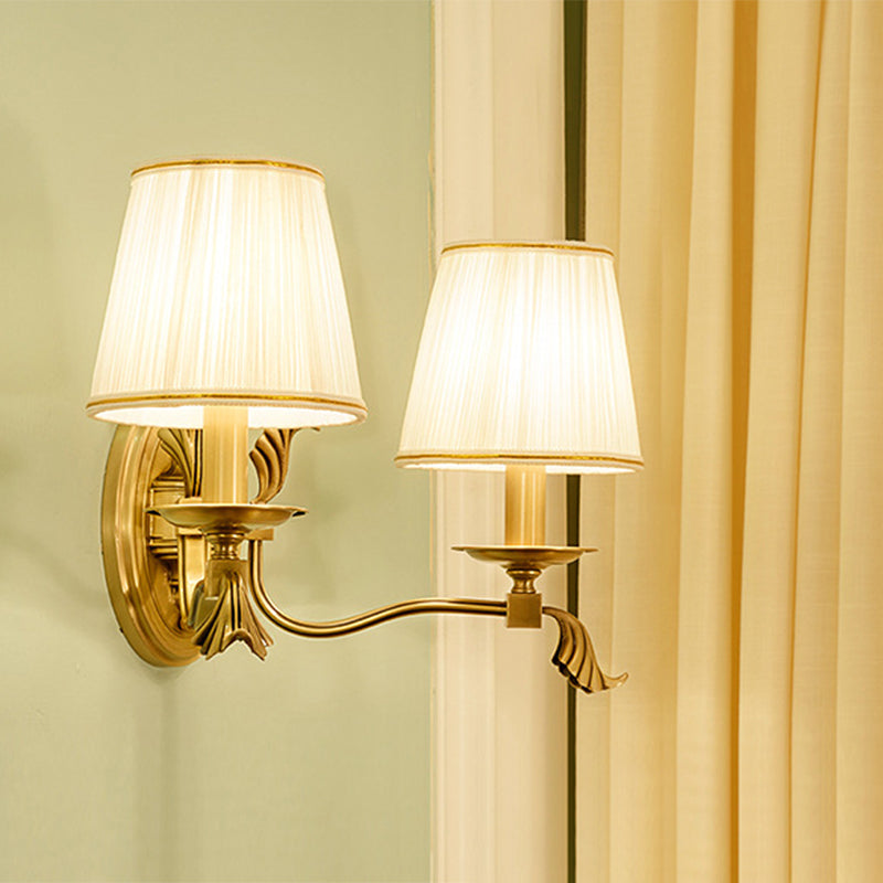 Vivolux | Faltender Stoff Kegel Wandlicht Traditionell 1/2-Glühbirne Wohnzimmer Wand Sconces mit Arm in Gold