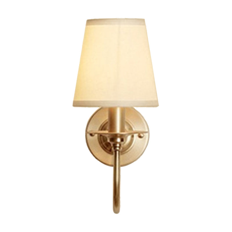 Vivolux | 1-Light Cone Wandbeugellicht Traditionele Witte Stoffen Wandlamp met Bochtarm in Goud