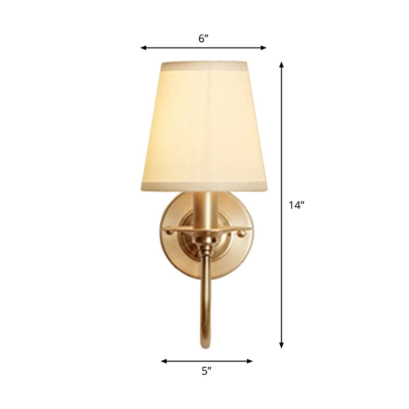 Vivolux | 1-Light Cone Wandbeugellicht Traditionele Witte Stoffen Wandlamp met Bochtarm in Goud