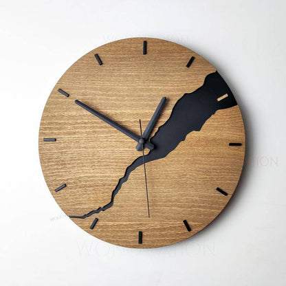 Vivolux | RusticEdge – Einzigartige Wanduhr mit rissiger Holzoberfläche und rustikaler Eleganz