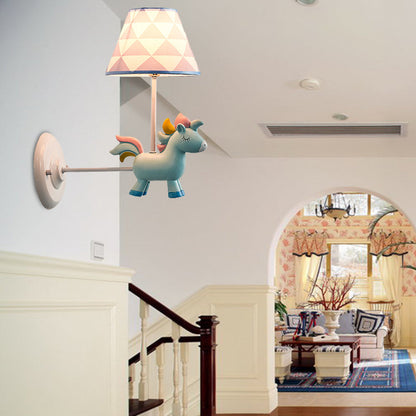 Vivolux | Candy Colored Unicorn Wandleuchte mit Stoffschatten 1 Licht Nordische Harzwandleuchte für Schlafzimmer