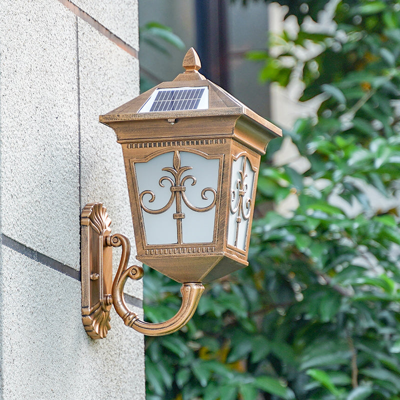 Vivolux | Hausförmige Metallische Solar Wandlampe Vintage Innenhof LED Wandmontierte Lampe mit Frosted Glas Schirm