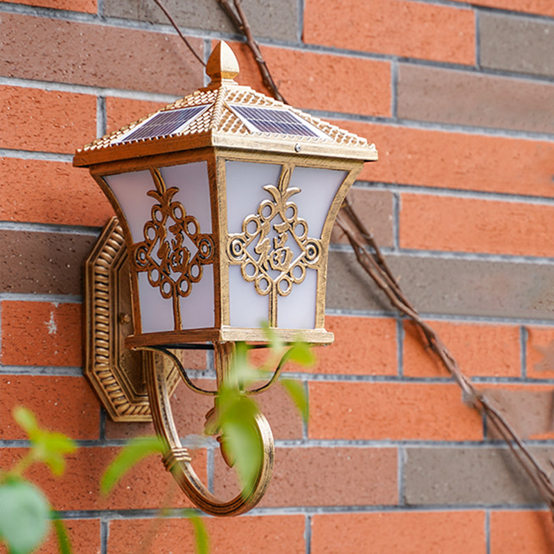 Vivolux | Hausförmige Metallische Solar Wandlampe Vintage Innenhof LED Wandmontierte Lampe mit Frosted Glas Schirm
