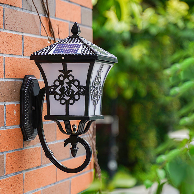 Vivolux | Hausförmige Metallische Solar Wandlampe Vintage Innenhof LED Wandmontierte Lampe mit Frosted Glas Schirm