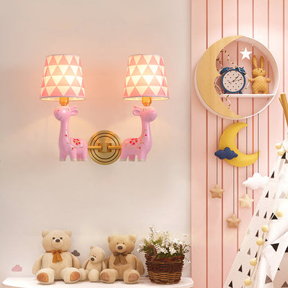 Vivolux | Giraffe Harz Wandmontage Licht Kinder Rosa Wandbeleuchtung mit gemustertem Stoffschirm