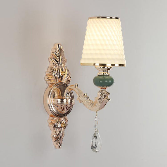 Vivolux | Traditionelle Spitzwandmontage-Leuchte Texturiertes Glas Wandlicht mit hängendem Kristall in Gold