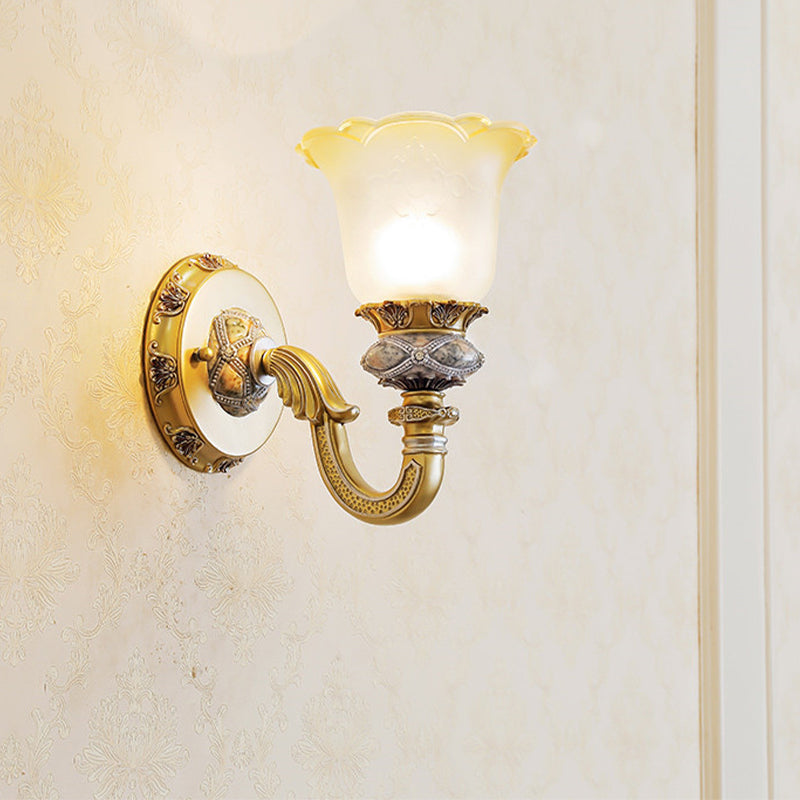 Vivolux | Vintage Flower Wandlamp 1 Licht Frosted Glas Wand-sconce Verlichting met Metalen Gegraveerde Arm in Goud voor Entree