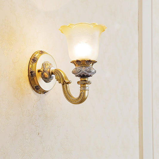Vivolux | Vintage Flower Wandlamp 1 Licht Frosted Glas Wand-sconce Verlichting met Metalen Gegraveerde Arm in Goud voor Entree