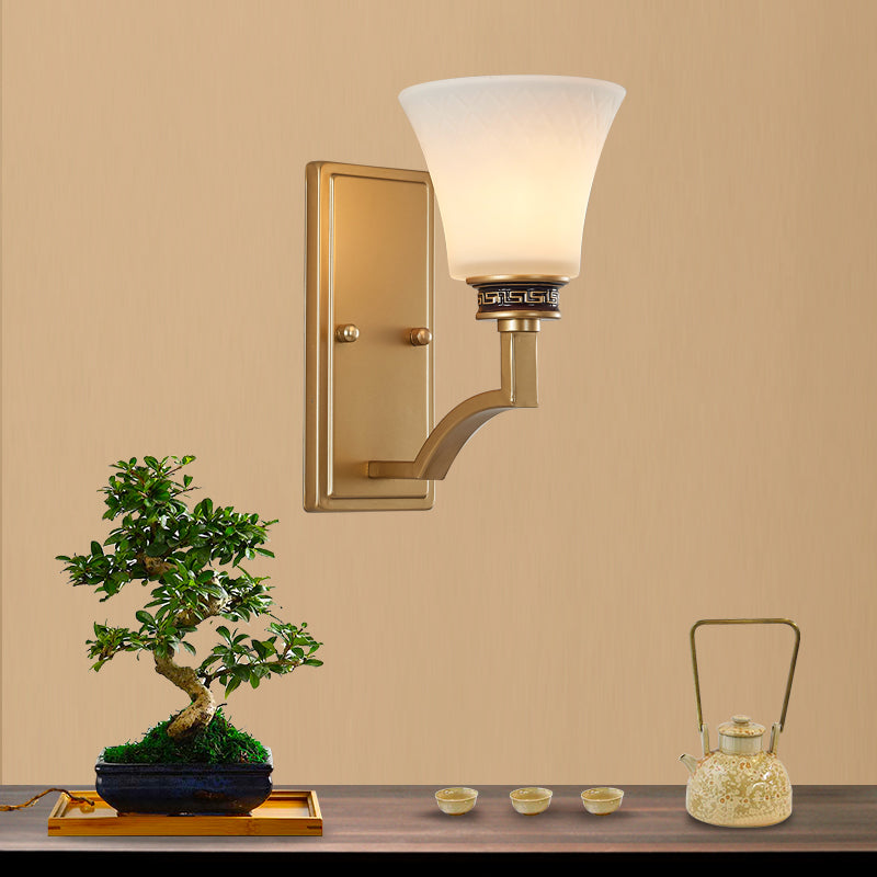 Vivolux | Vintage Flared Wandlamp 1 Licht Witte Glas Wandlamp Verlichting met Rechthoekige Achterplaat in Goud voor Entree