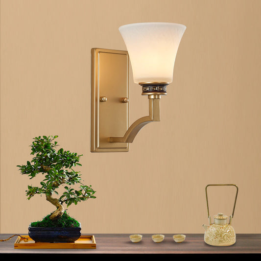 Vivolux | Vintage Flared Wandlamp 1 Licht Witte Glas Wandlamp Verlichting met Rechthoekige Achterplaat in Goud voor Entree
