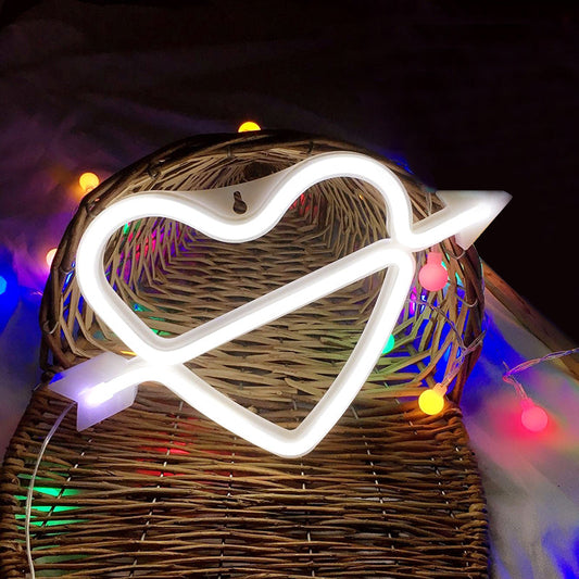 Vivolux | Weißer Pfeil und liebendes Herz Nachtlicht moderne romantische LED Kunststoff Tischlampe für das Zimmer von Mädchen