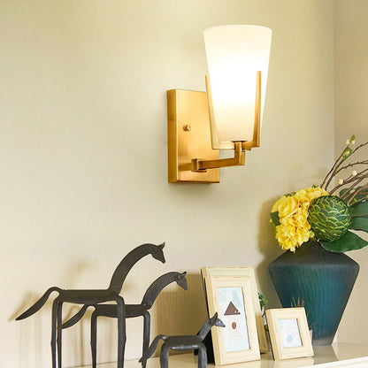 Vivolux | 1-Licht Kegelförmige Wandleuchte Retro Messing Satinierte Glaswandlampe mit quadratischer Rückplatte für das Schlafzimmer