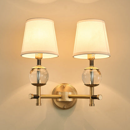 Vivolux | Gold konische wandmontage lamp traditionele witte stof 1/2 hoofden entree wandlamp met kristallen bal
