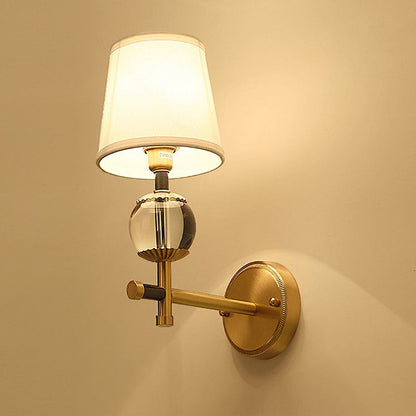 Vivolux | Gold konische wandmontage lamp traditionele witte stof 1/2 hoofden entree wandlamp met kristallen bal