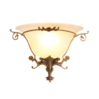 Vivolux | Trumpet Flare Wandleuchte Traditionelles Milchglas 1 Glühbirne Messing Wandmontierte Lampe mit Weintraubendekoration