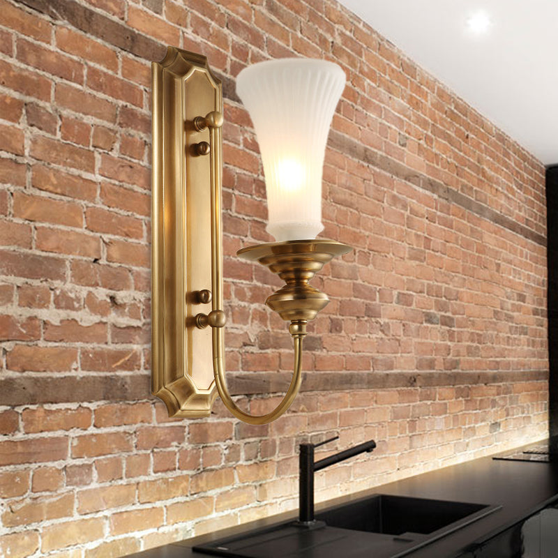 Vivolux | Breite Flare-Wandleuchte Traditionelles Weißglas 1/2 Glühbirnen Messing Wandleuchte Lichtarmatur für das Schlafzimmer