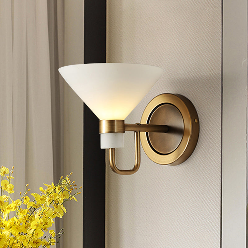 Vivolux | Traditionale Kegelförmige Wandmontagebeleuchtung Opalglas 1 Kopf Wandmontierte Lampe in Messing