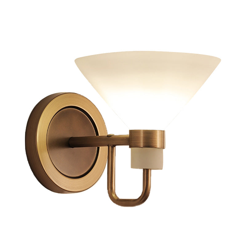 Vivolux | Traditionale Kegelförmige Wandmontagebeleuchtung Opalglas 1 Kopf Wandmontierte Lampe in Messing
