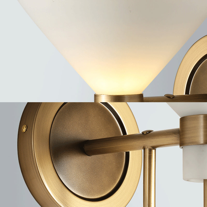 Vivolux | Traditionale Kegelförmige Wandmontagebeleuchtung Opalglas 1 Kopf Wandmontierte Lampe in Messing