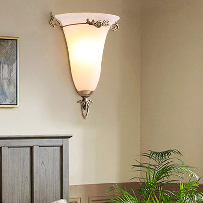 Vivolux | Traditionelle Trompeten Wandmontage Beleuchtung Frosted Glas 1 Kopf Wandlampe in Messing